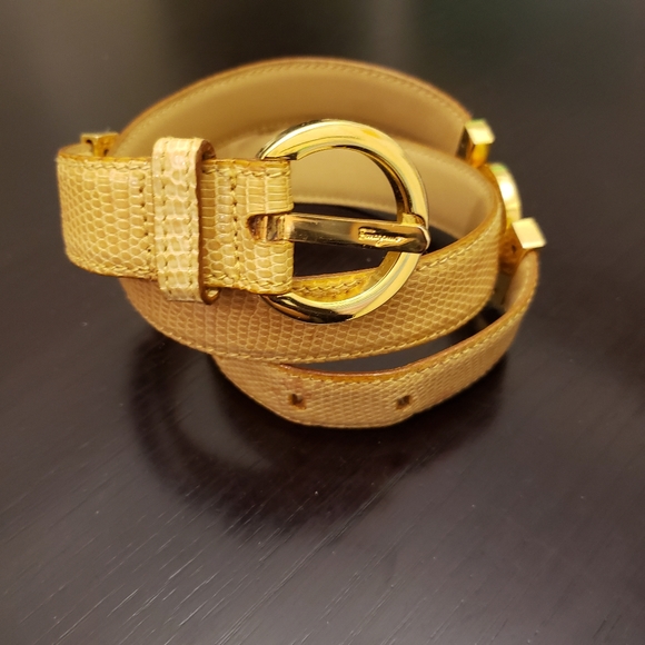 Ferragamo 2101 tan snake print leather belt with gold tone buckle - Picture 2 of 9